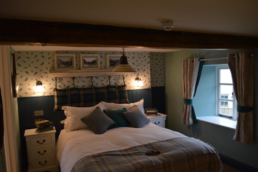 The Golden Pheasant Hotel Burford Exterior foto